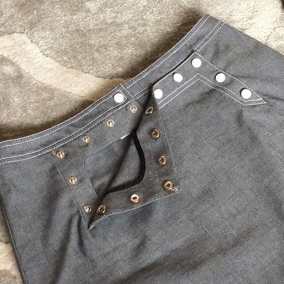 Stunning Worth Grey sailor-front style Skirt - Picture 4 of 4